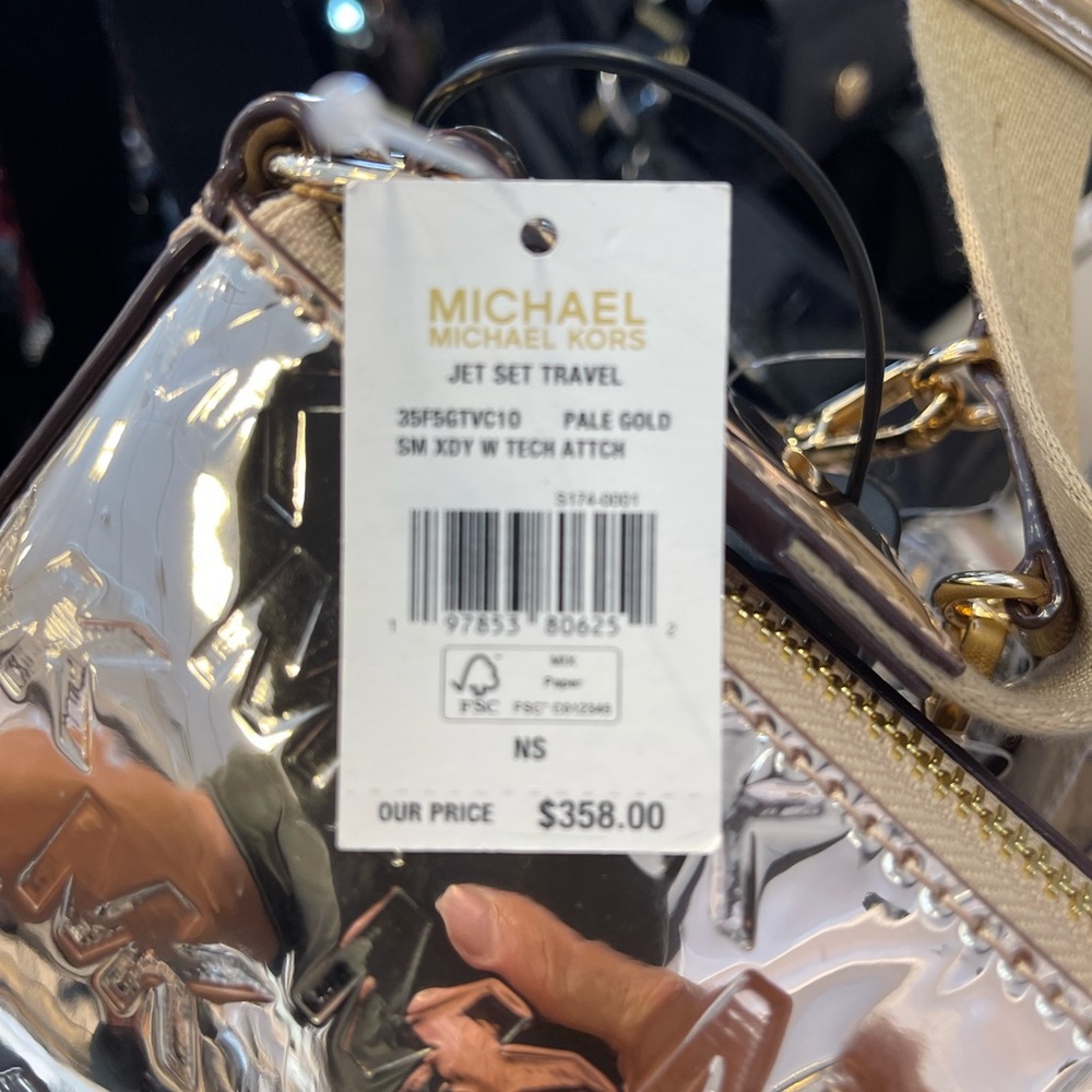 MICHAEL KORS Jet Set Sm Patent Logo Debossed Crossbody Apple Airpods
XBody Tech - Picture 4 of 12